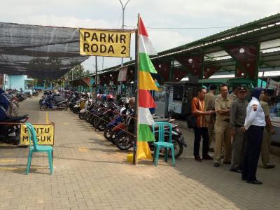 Pengunjung dan Pasien RSUD Kalisari Harus Parkir di komplek Pujasera