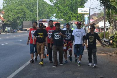 Persibat Lolos 16 Besar, Pengurus dan Suporter Jalan Kaki Sampai Limpung