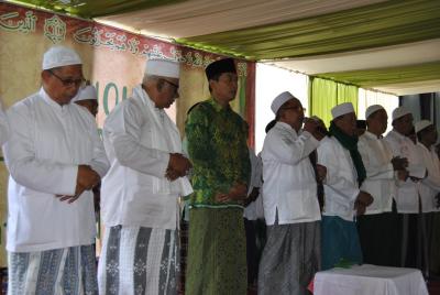 Wabup Batang Hadiri Khoul Syeikh Jamaludin di Desa Surjo Bawang