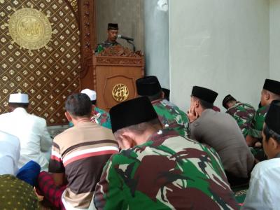 Salat Jumat Berjama'ah, Bentuk Kemanunggalan TNI dan Masyarakat