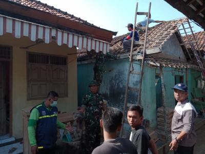 Gandeng TNI, PMI Batang Rehab Rumah Tidak Layak Huni