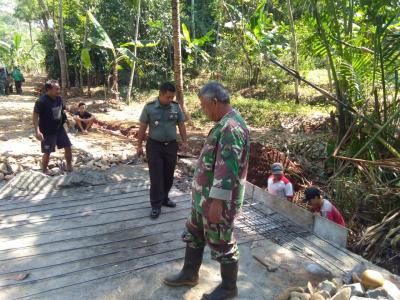 Dandim 0736/Batang Tinjau Lokasi Pembangunan Jembatan Pra TMMD