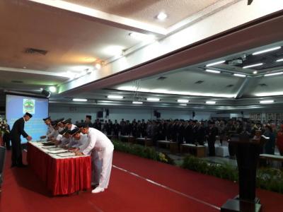 Gubernur Lantik Bupati Batang Wihaji  dan Wakil Bupati Suyono 