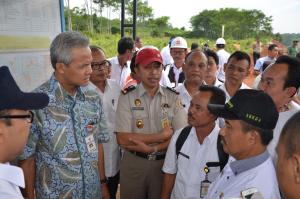 Gubernur Ganjar Pranowo Tinjau Lokasi Pembangunan Jalan Tol Batang